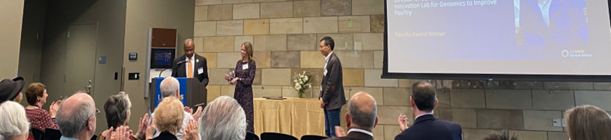Huaijun received the Chancellor's Award for International Engagement at the International Connec­tions Reception